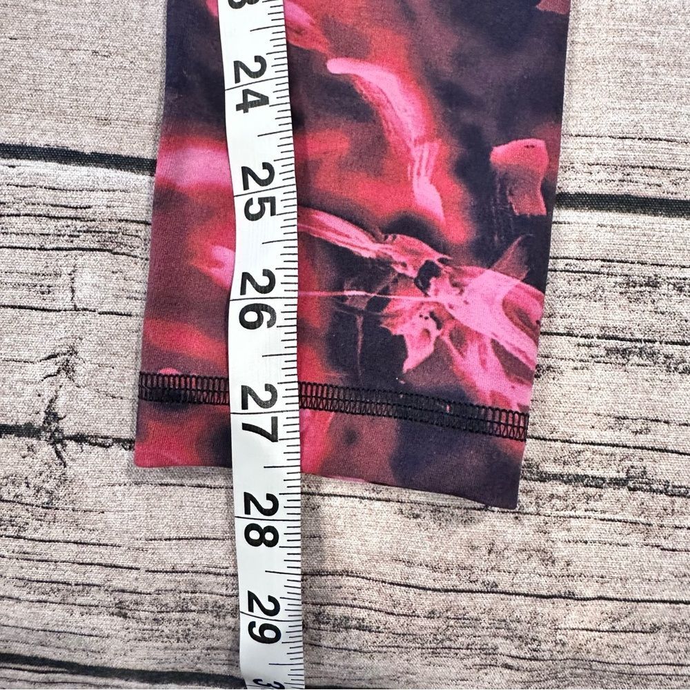 NWT Lululemon Align High Rise 28” Leggings in Graphic Pink & Black Print Size 2 - Picture 3 of 8